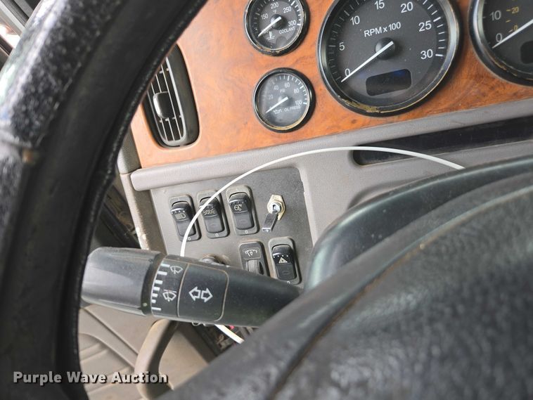 image for item YA2656 2009 Peterbilt 365 dump truck