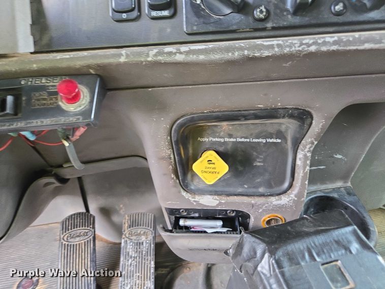 image for item YA2656 2009 Peterbilt 365 dump truck