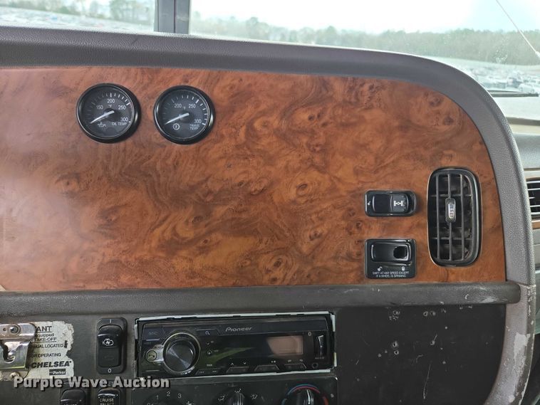 image for item YA2656 2009 Peterbilt 365 dump truck