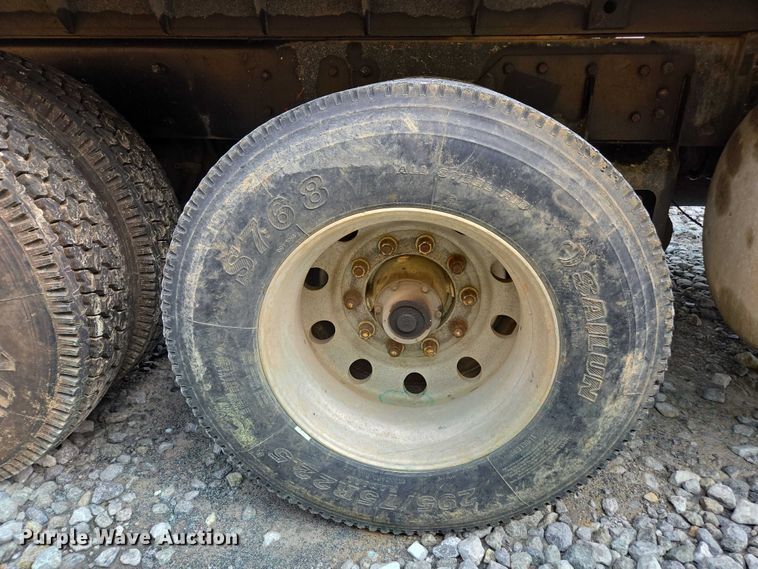image for item YA2656 2009 Peterbilt 365 dump truck