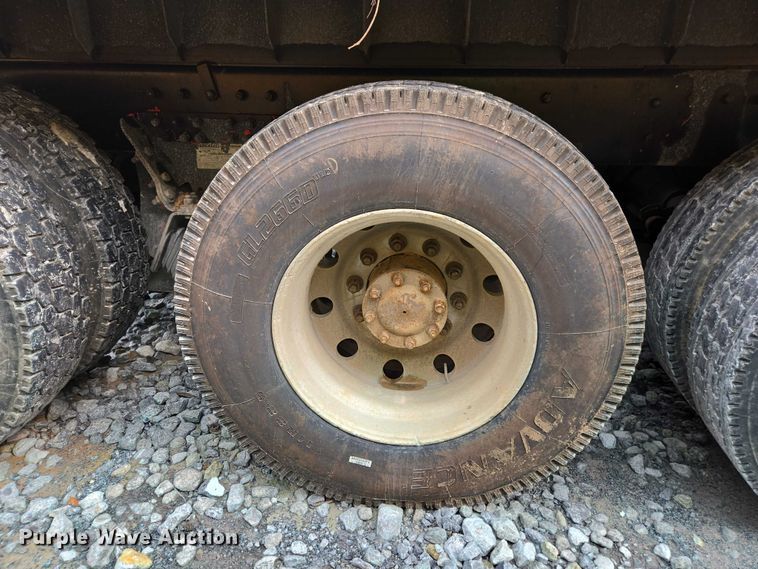 image for item YA2656 2009 Peterbilt 365 dump truck
