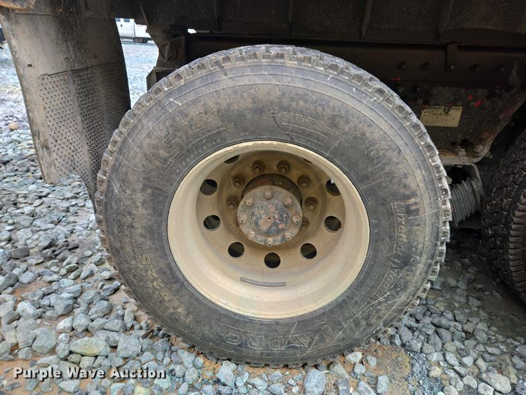 image for item YA2656 2009 Peterbilt 365 dump truck