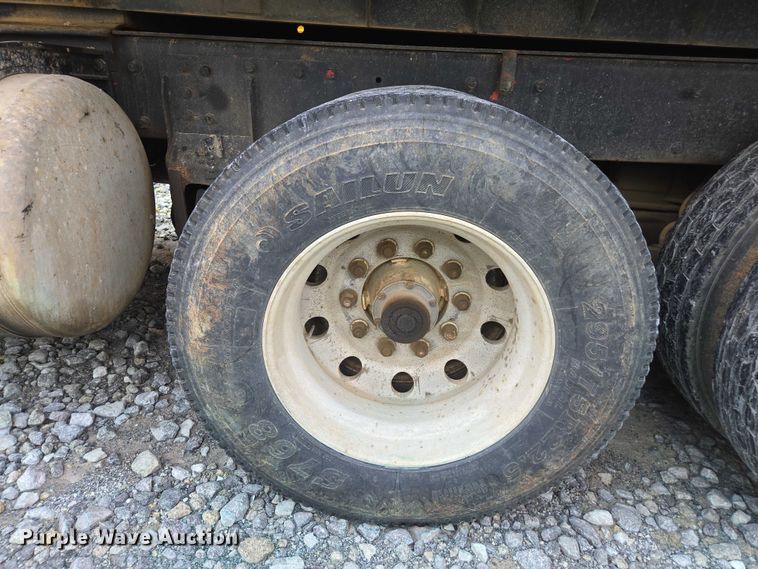 image for item YA2656 2009 Peterbilt 365 dump truck