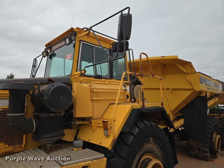 image for item YA2770 2000 Volvo A40 articulated haul truck