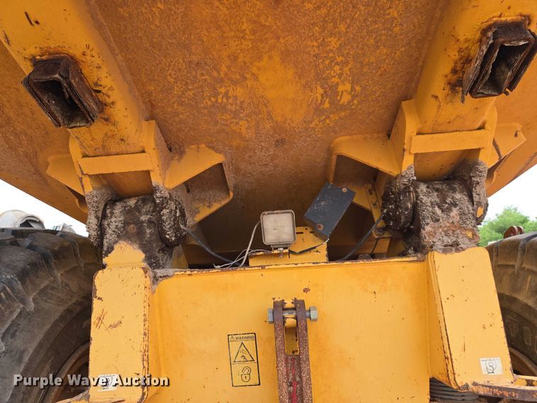 image for item YA2770 2000 Volvo A40 articulated haul truck