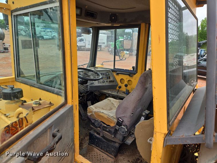 image for item YA2770 2000 Volvo A40 articulated haul truck