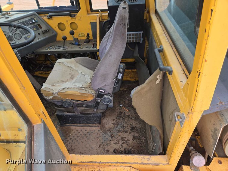 image for item YA2770 2000 Volvo A40 articulated haul truck