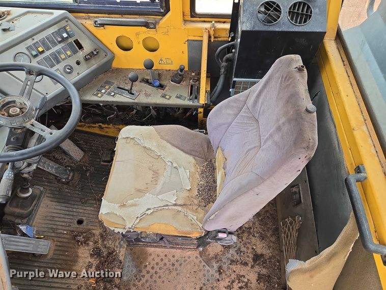 image for item YA2770 2000 Volvo A40 articulated haul truck