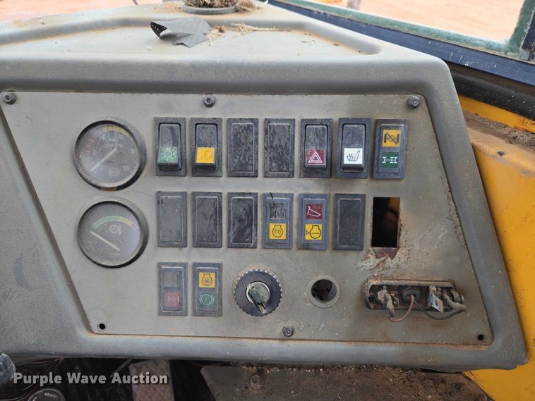 image for item YA2770 2000 Volvo A40 articulated haul truck