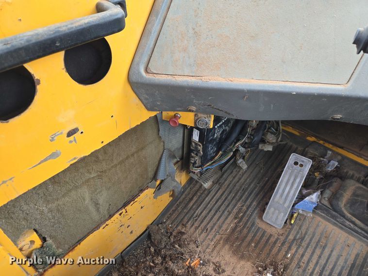 image for item YA2770 2000 Volvo A40 articulated haul truck