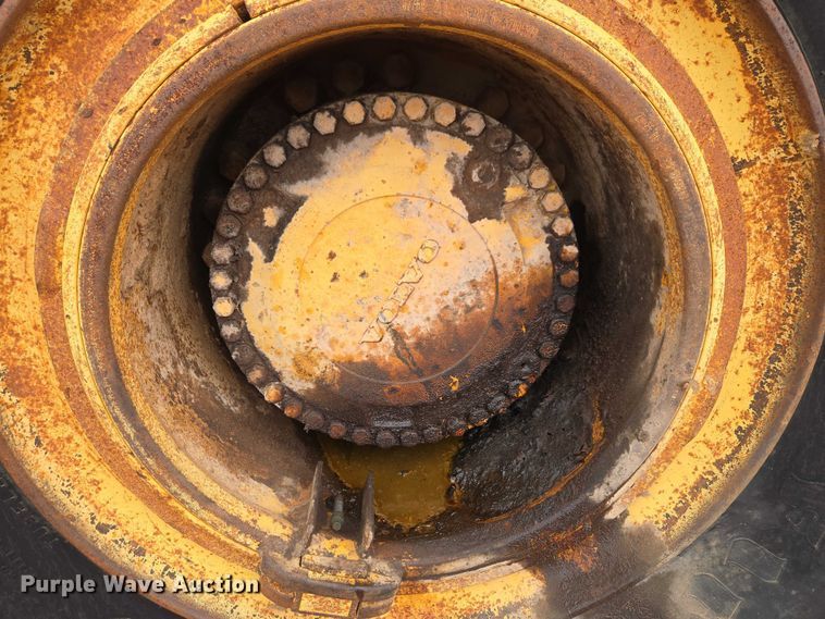 image for item YA2770 2000 Volvo A40 articulated haul truck