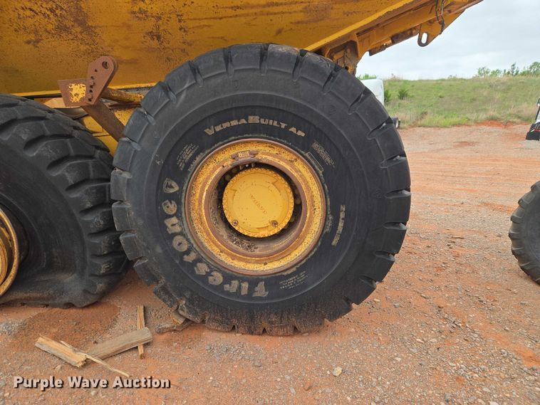 image for item YA2770 2000 Volvo A40 articulated haul truck