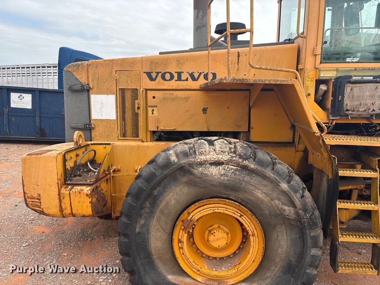image for item YA2772 1999 Volvo L180C wheel loader