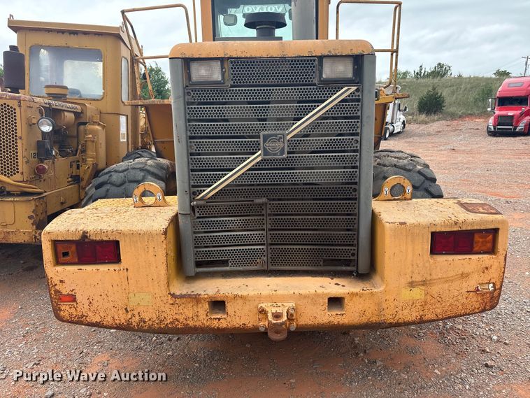image for item YA2772 1999 Volvo L180C wheel loader