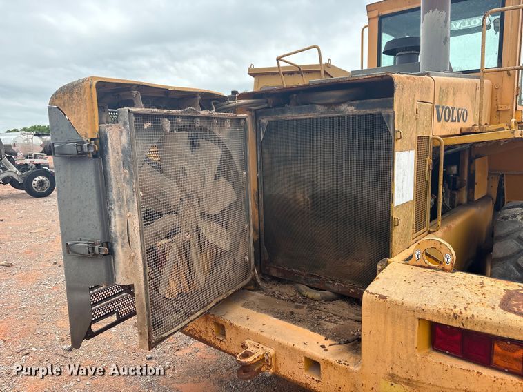 image for item YA2772 1999 Volvo L180C wheel loader