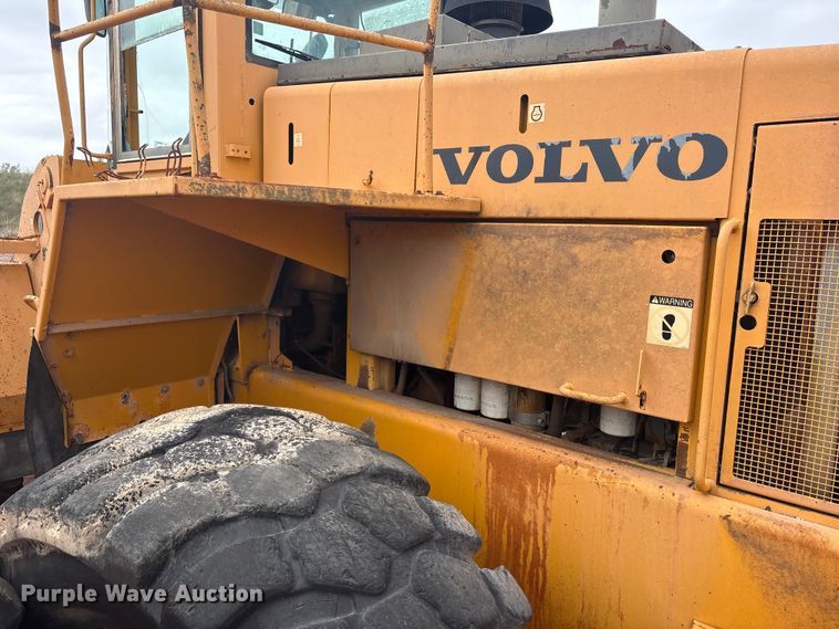 image for item YA2772 1999 Volvo L180C wheel loader