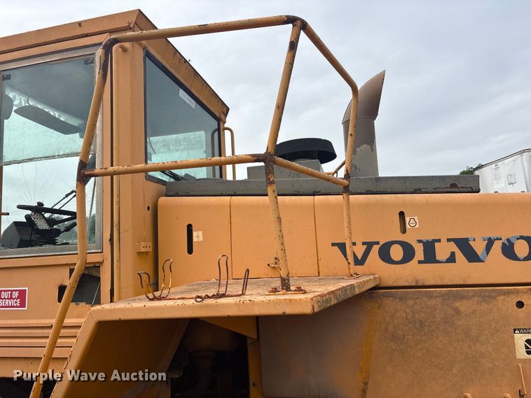 image for item YA2772 1999 Volvo L180C wheel loader