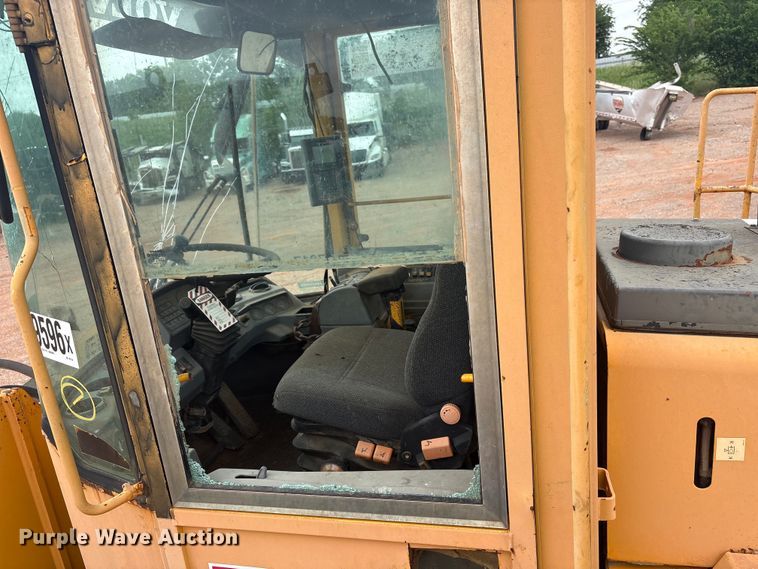 image for item YA2772 1999 Volvo L180C wheel loader