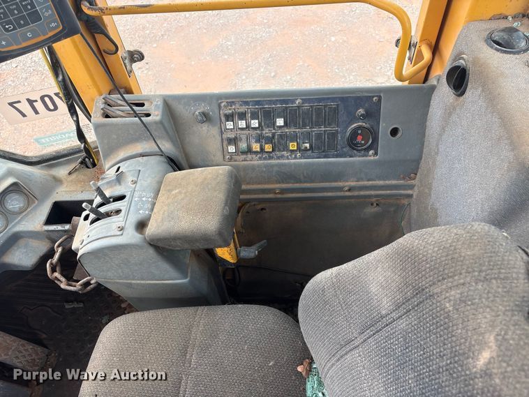 image for item YA2772 1999 Volvo L180C wheel loader