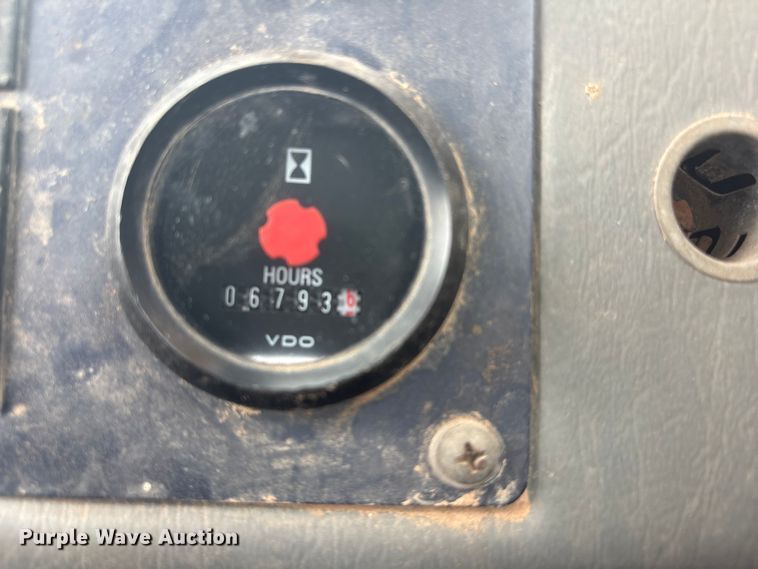 image for item YA2772 1999 Volvo L180C wheel loader