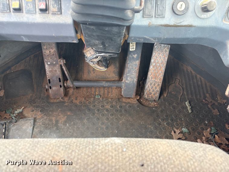 image for item YA2772 1999 Volvo L180C wheel loader