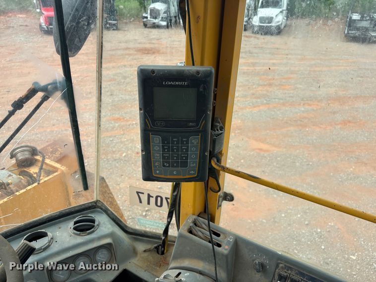 image for item YA2772 1999 Volvo L180C wheel loader
