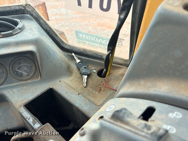 image for item YA2772 1999 Volvo L180C wheel loader