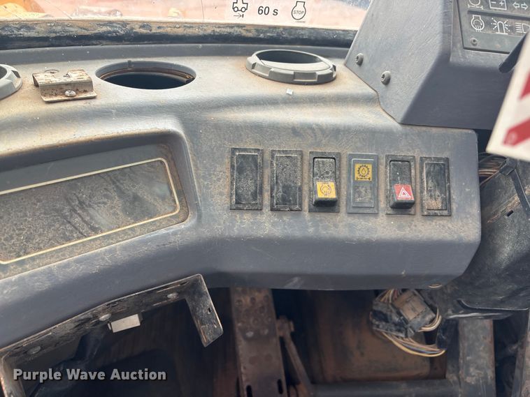 image for item YA2772 1999 Volvo L180C wheel loader