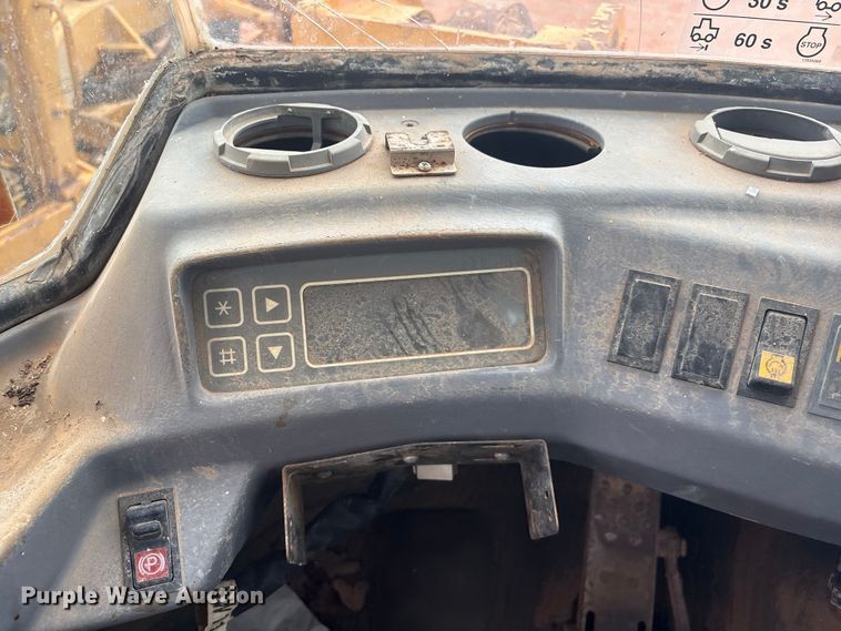 image for item YA2772 1999 Volvo L180C wheel loader