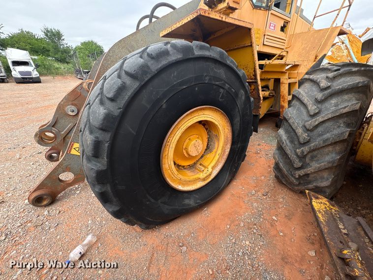 image for item YA2772 1999 Volvo L180C wheel loader