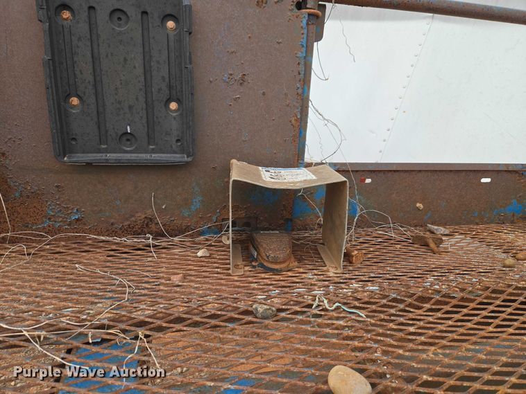 image for item YA2782 2005 Genie S-60 boom lift
