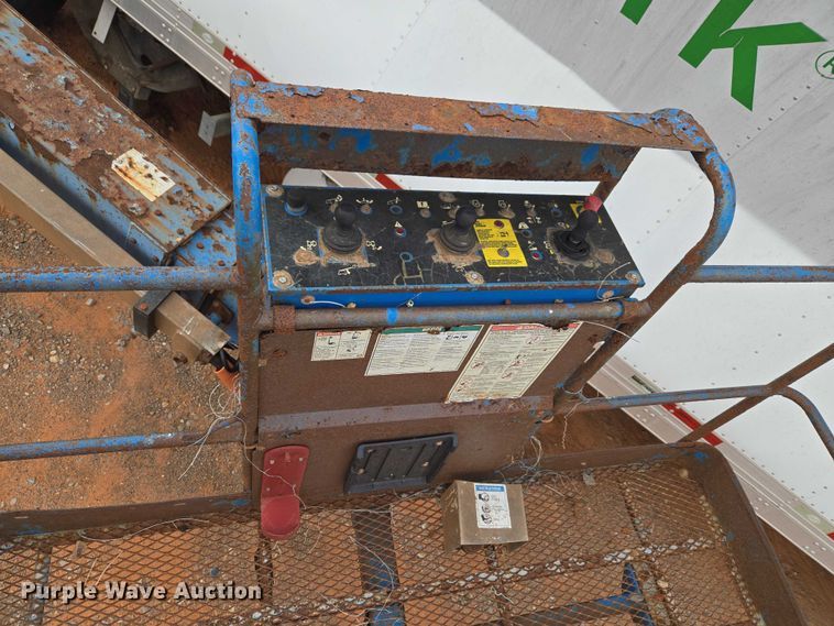 image for item YA2782 2005 Genie S-60 boom lift