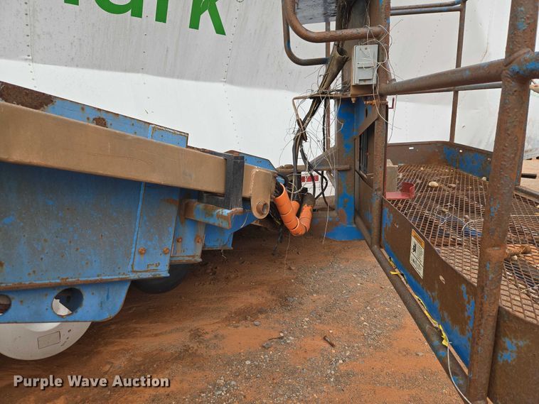 image for item YA2782 2005 Genie S-60 boom lift