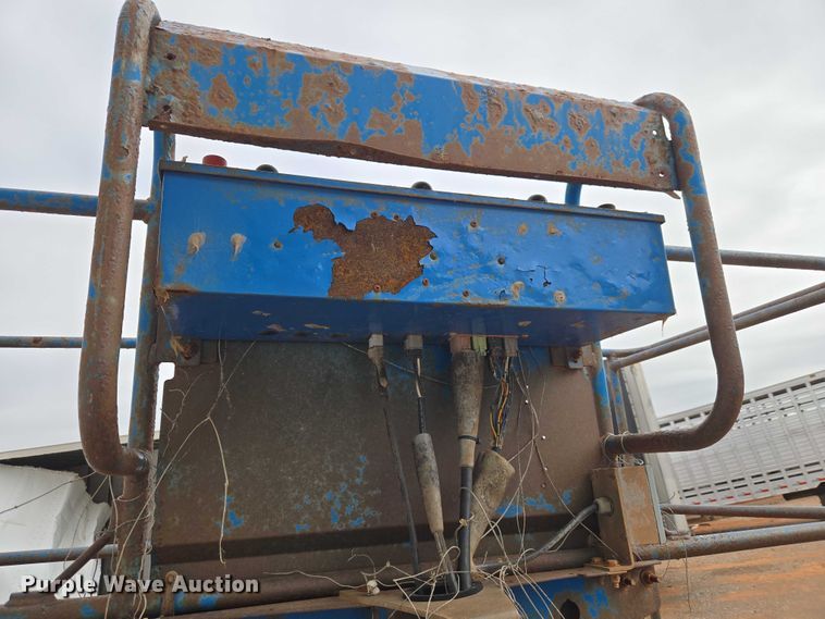 image for item YA2782 2005 Genie S-60 boom lift