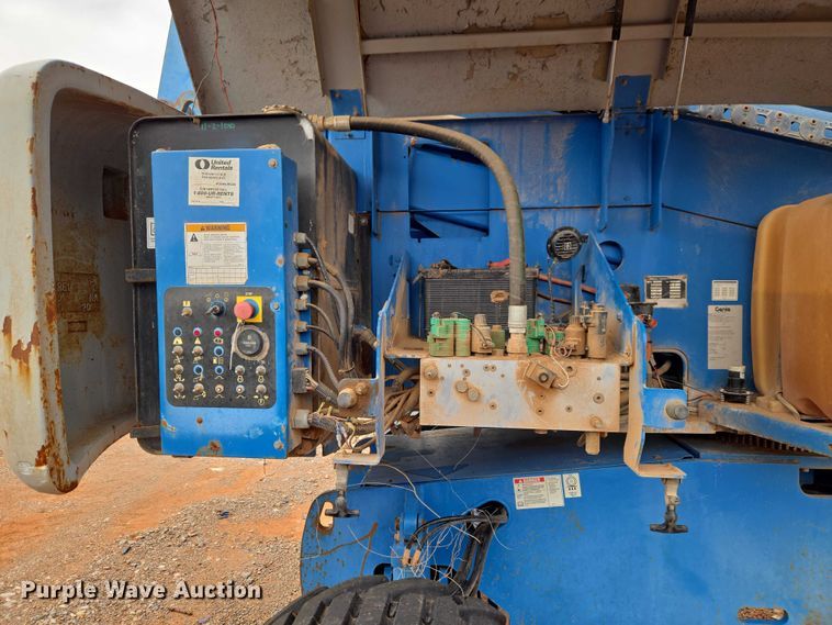 image for item YA2782 2005 Genie S-60 boom lift