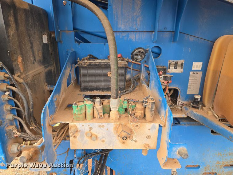 image for item YA2782 2005 Genie S-60 boom lift