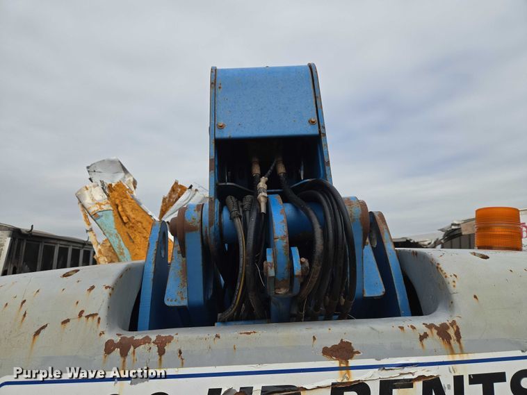 image for item YA2782 2005 Genie S-60 boom lift