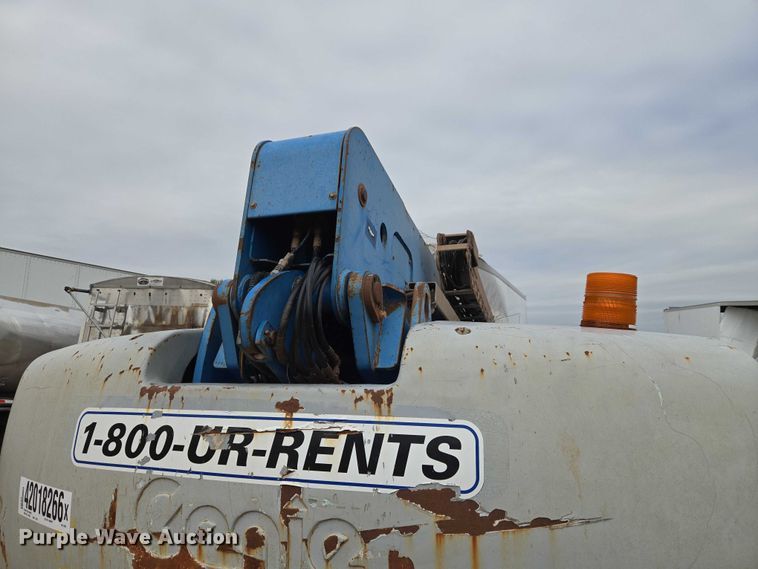 image for item YA2782 2005 Genie S-60 boom lift