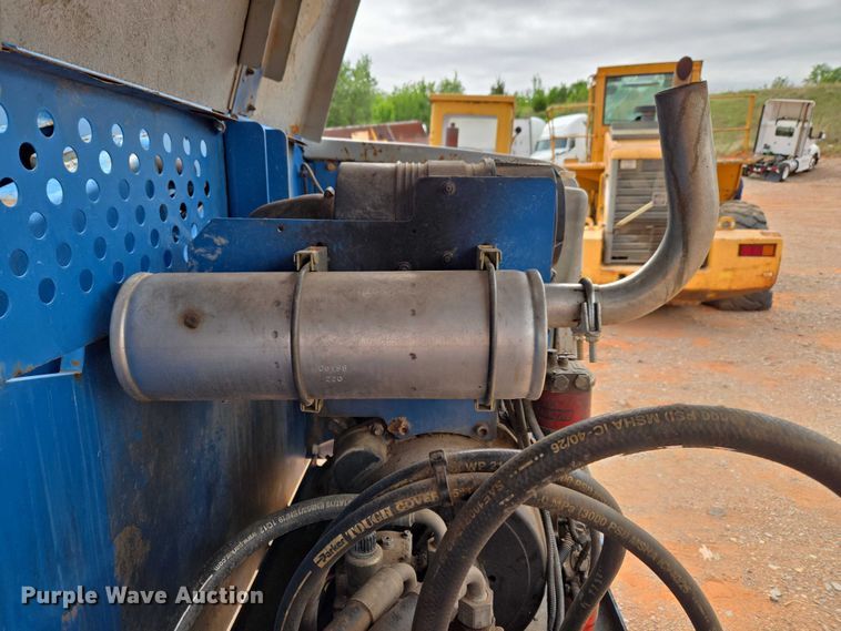 image for item YA2782 2005 Genie S-60 boom lift