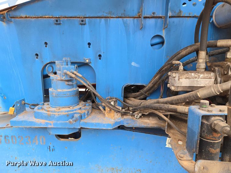 image for item YA2782 2005 Genie S-60 boom lift