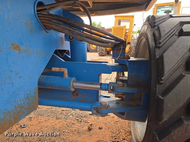 image for item YA2782 2005 Genie S-60 boom lift