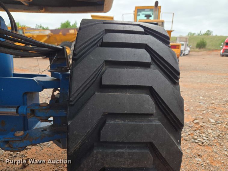 image for item YA2782 2005 Genie S-60 boom lift