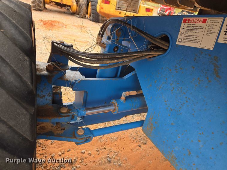 image for item YA2782 2005 Genie S-60 boom lift
