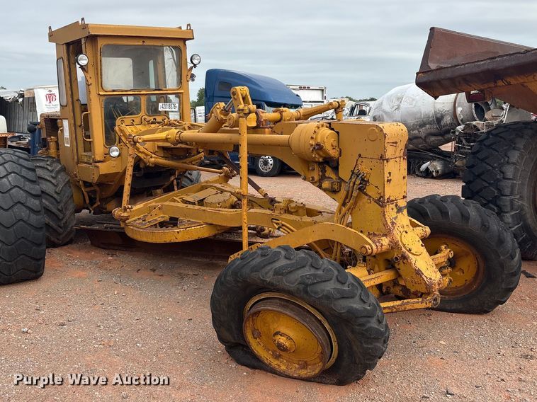 image for item YA2783 1972 Caterpillar 12F rigid frame motor grader
