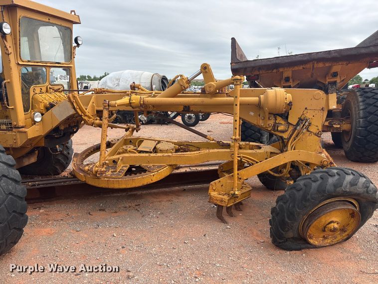 image for item YA2783 1972 Caterpillar 12F rigid frame motor grader