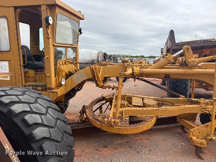 image for item YA2783 1972 Caterpillar 12F rigid frame motor grader