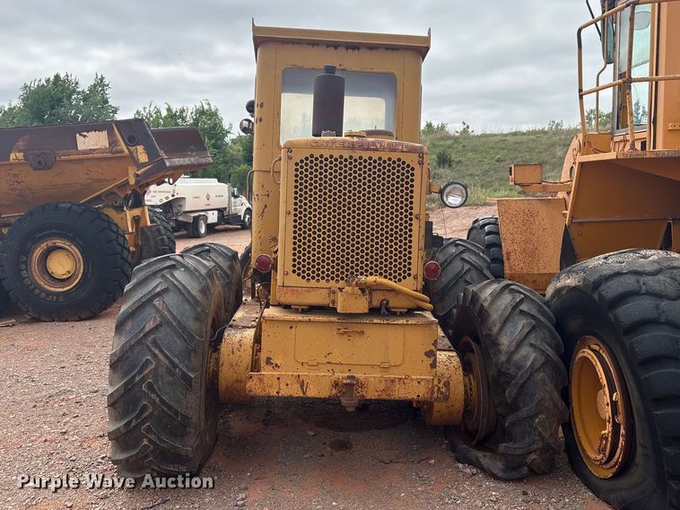 image for item YA2783 1972 Caterpillar 12F rigid frame motor grader