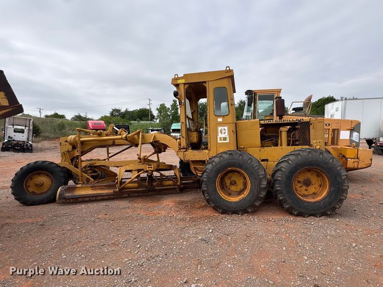 image for item YA2783 1972 Caterpillar 12F rigid frame motor grader