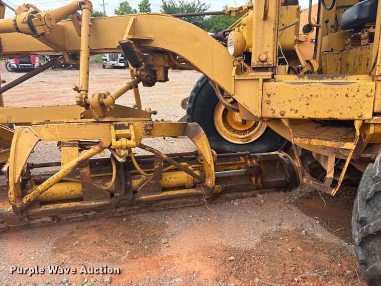 image for item YA2783 1972 Caterpillar 12F rigid frame motor grader