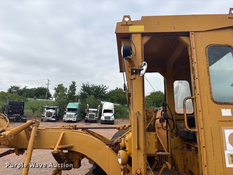 image for item YA2783 1972 Caterpillar 12F rigid frame motor grader